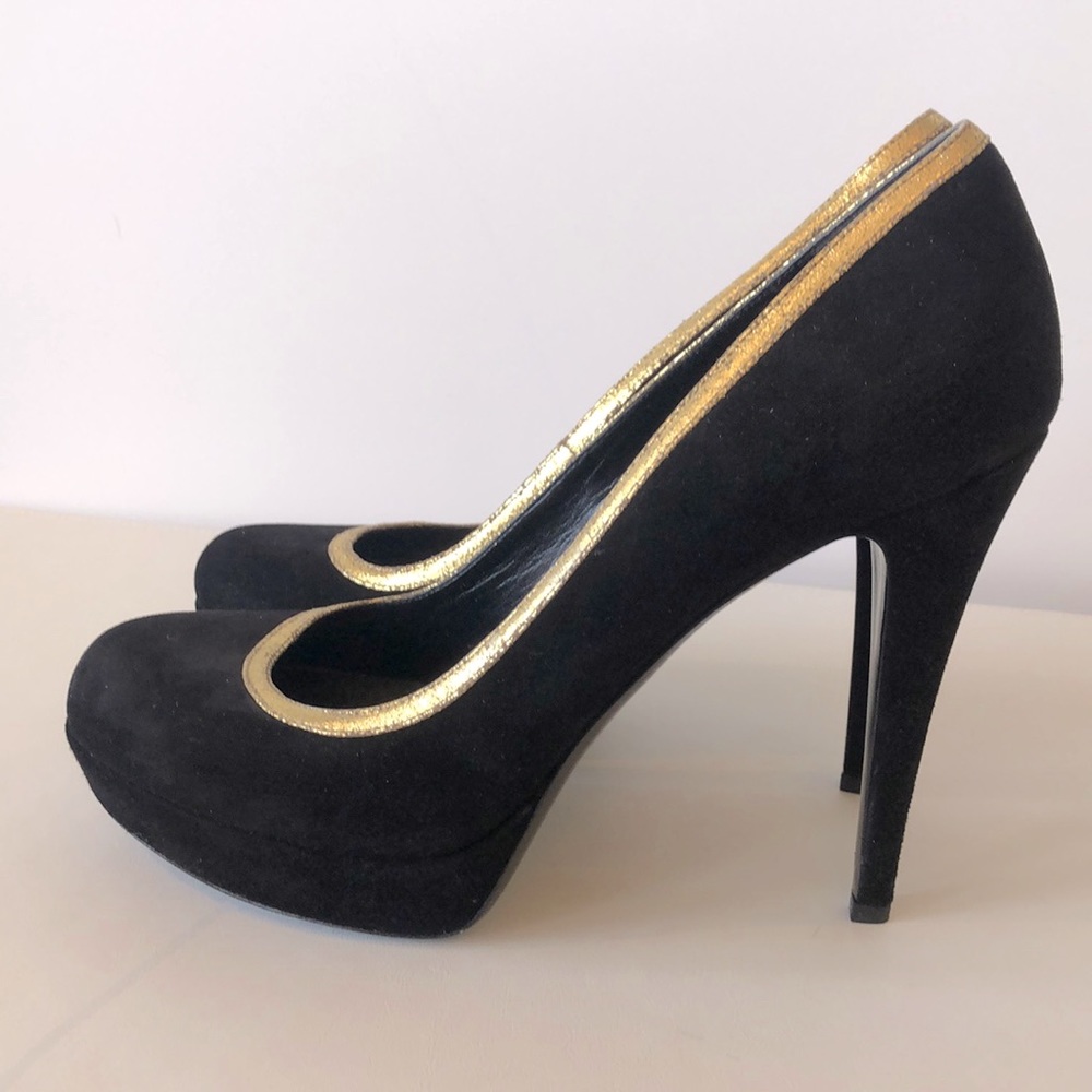 🍒HP🍒GUCCI New Black suede platform pumps with Gold trim.